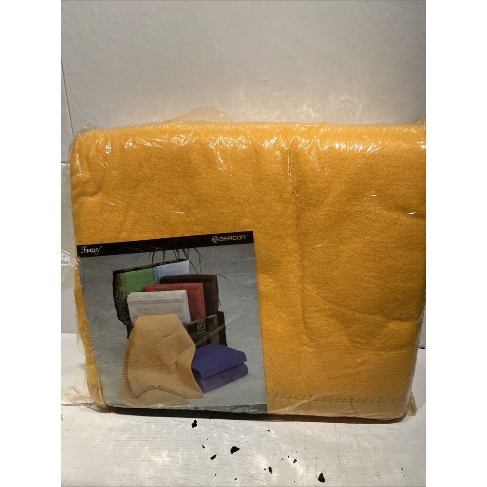 VTG NIP NOS BEACON FANTASY 100% ACRYLIC 72X90 RUSTIC yellow gold BLANKET READ
